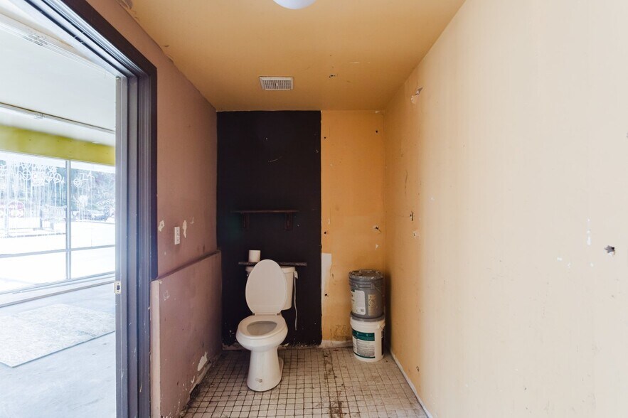 More Photos Of 3615 W Beverly Blvd, Los Angeles Freestanding For Lease