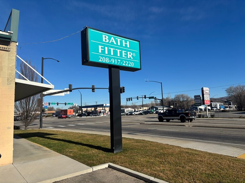 More Photos Of 4141 W Chinden Blvd, Garden City Freestanding For Lease