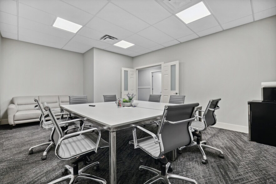 More Photos Of 39 Skyline Cres NE, Calgary Warehouse For Sale