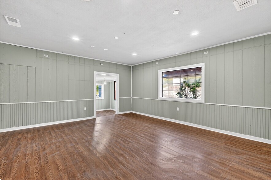 More Photos Of 1311 Highway 180 W, Mineral Wells Flex For Sale