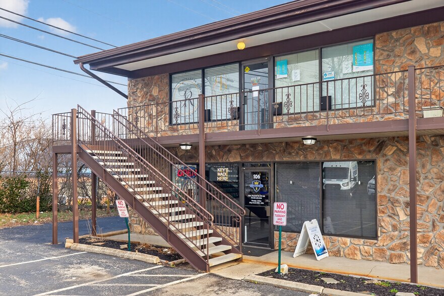 More Photos Of 169-171 E Reynolds Rd, Lexington Freestanding For Lease