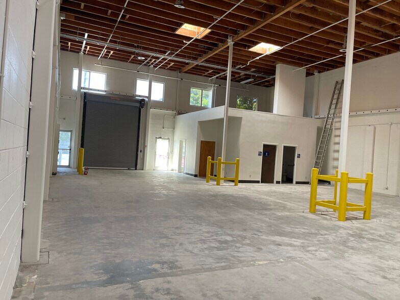 More Photos Of 305 Old County Rd, San Carlos Warehouse For Lease