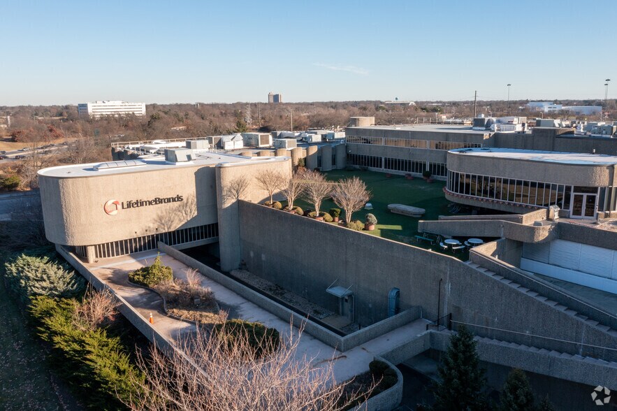More Photos Of 1000 Stewart Ave, Garden City Research And Development For Lease