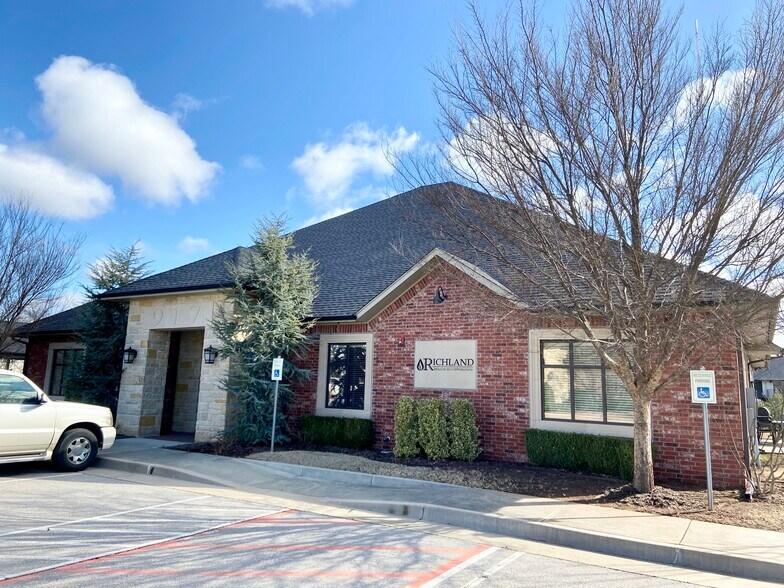 More Photos Of 917 Cedar Lake Blvd, Oklahoma City Office For Lease