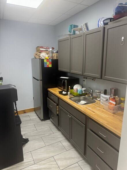 More Photos Of 7 Cuthbert Blvd, Oaklyn Office For Sale