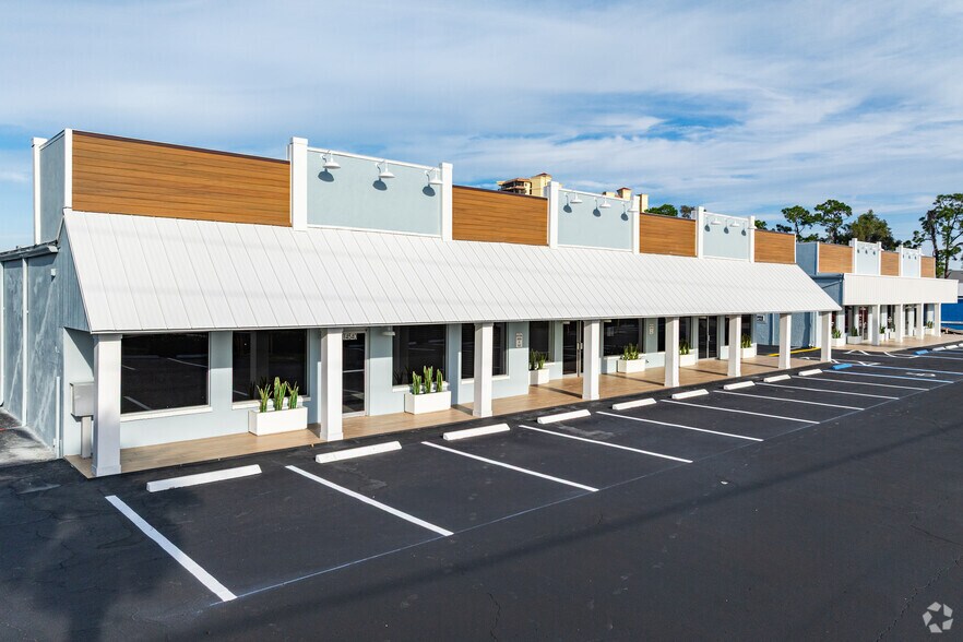Primary Photo Of 14520-14540 S Tamiami Trl, Fort Myers Unknown For Lease