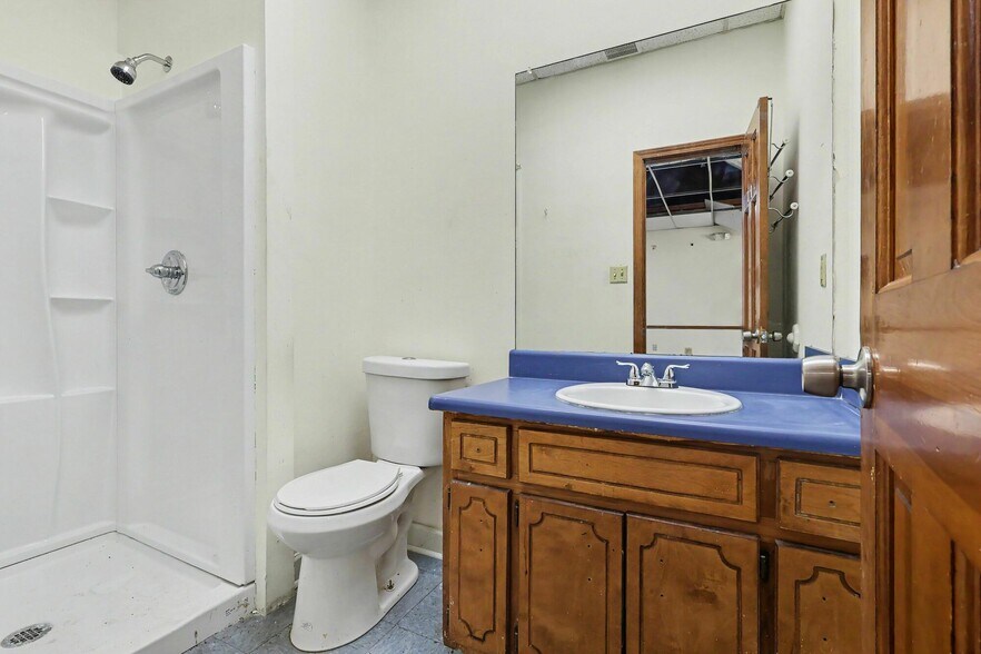 More Photos Of 1445 Cleveland Ave, East Point Showroom For Sale
