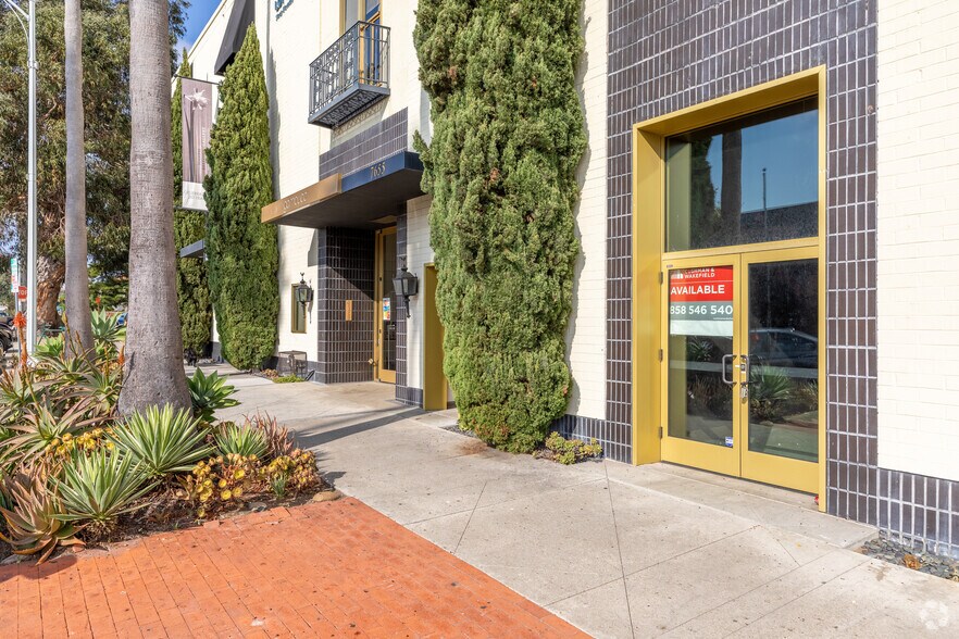 More Photos Of 7661 Girard Ave, La Jolla Storefront Retail Office For Lease