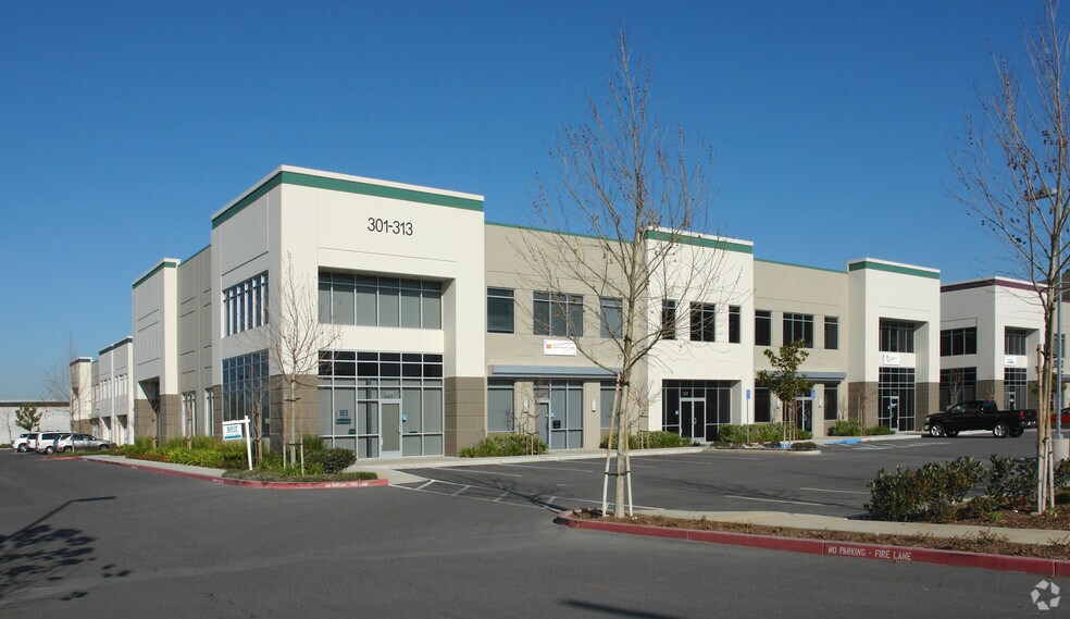 More Photos Of 301-313 Piercy Rd, San Jose Flex For Lease