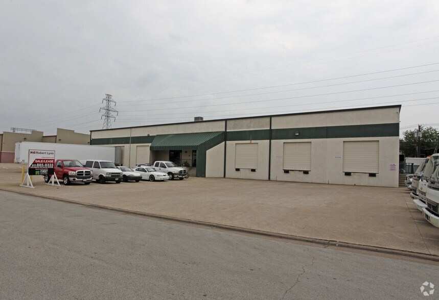 More Photos Of 7339-7341 Tower St, Richland Hills Warehouse For Lease