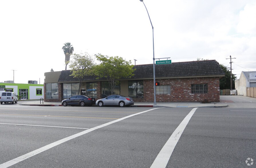More Photos Of 4000-4004 W Burbank Blvd, Burbank Freestanding For Lease