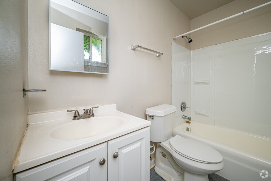 More Photos Of 10025-10037 Avenue H, Baton Rouge Apartments For Sale