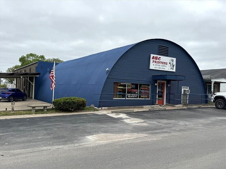 More Photos Of 51 S Rubey St, Macon General Retail For Sale