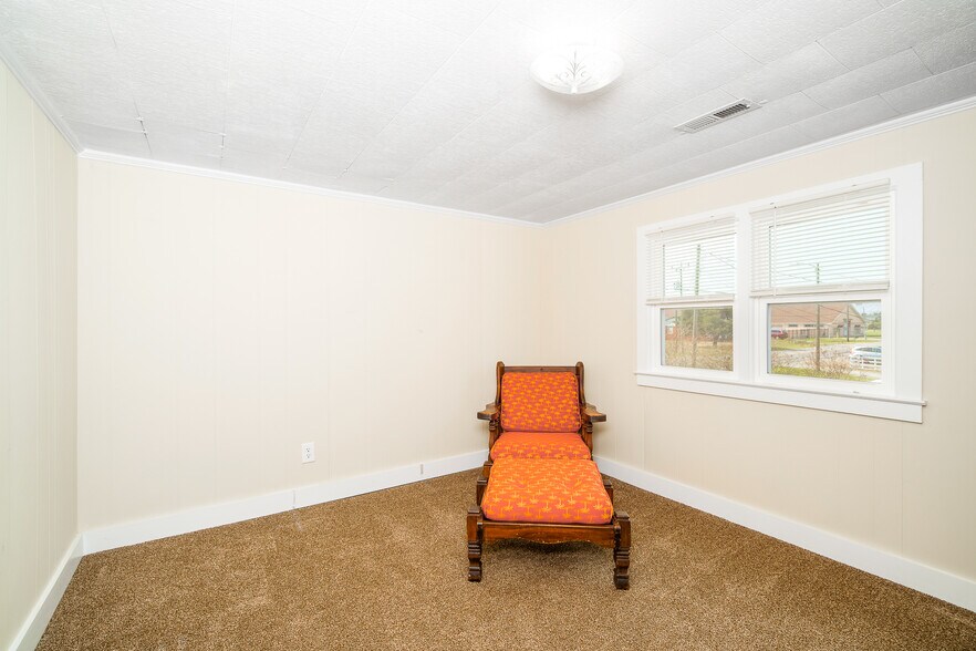 More Photos Of 1113 Lennoxville Rd, Beaufort Loft Creative Space For Sale