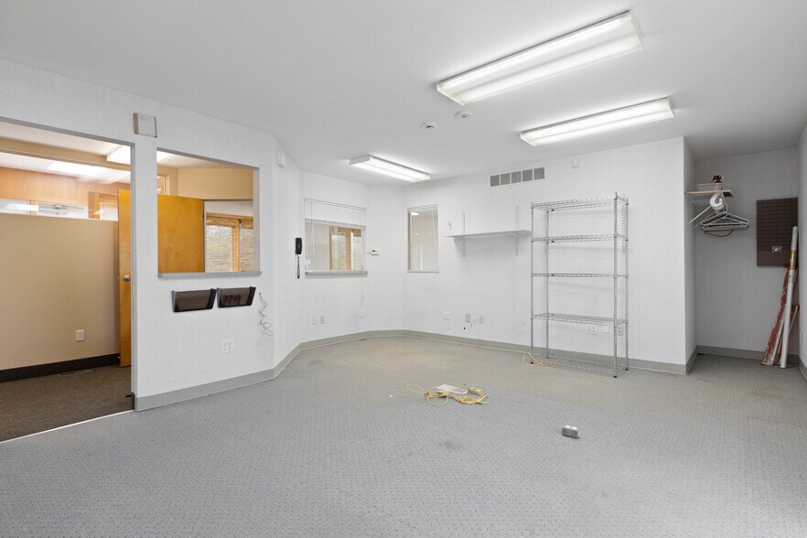 More Photos Of 2640 Ridgeway Ave, Rochester Medical For Lease