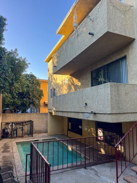 More Photos Of 13956 Vanowen St, Van Nuys Apartments For Sale