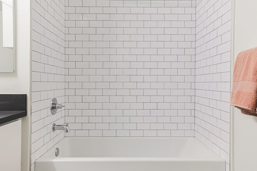 More Photos Of 10555 Bloomfield St, Toluca Lake Apartments For Sale