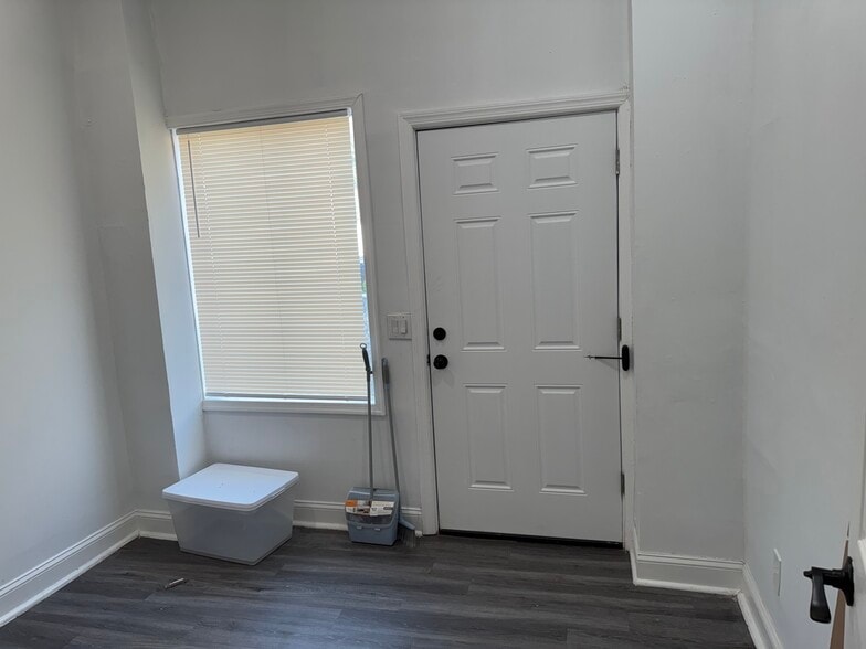 More Photos Of 194 Woodward St, Jersey City General Retail For Lease