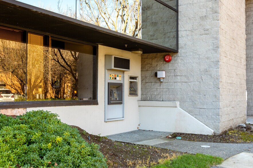 More Photos Of 8733 Lakewood Dr, Windsor Office For Sale