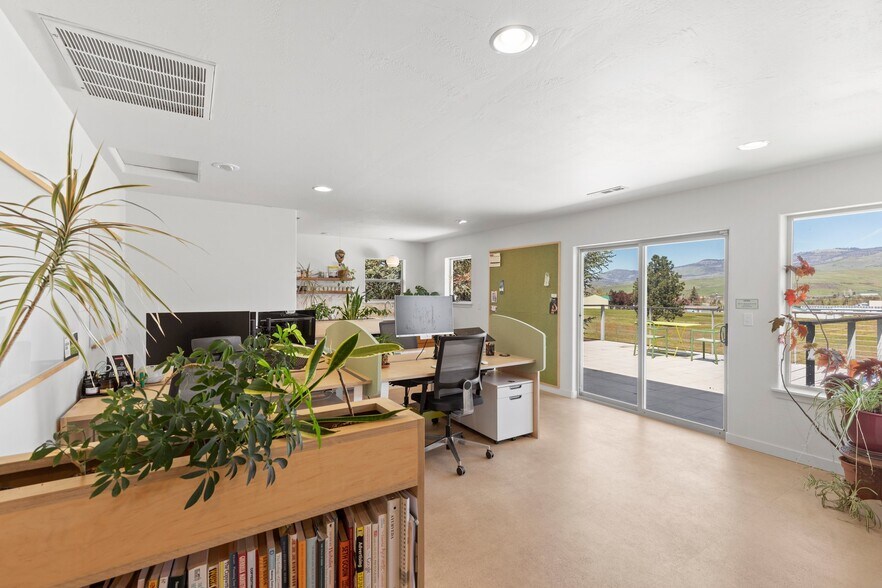 More Photos Of 621-629 A St, Ashland Storefront Retail Residential For Sale