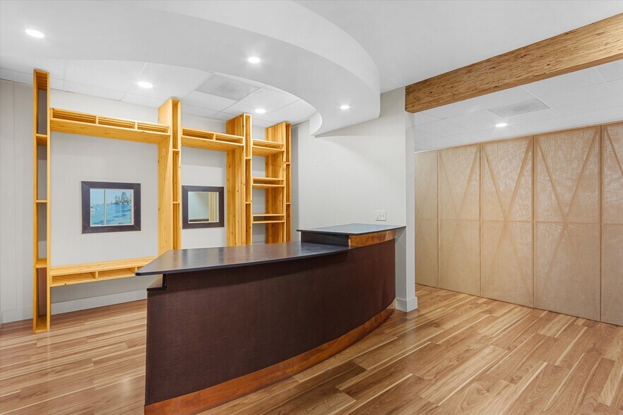 More Photos Of 8911 Lakewood Dr, Windsor Medical For Lease