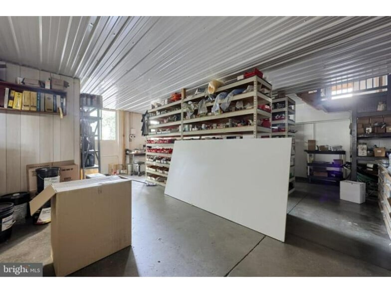 More Photos Of 240 Railroad Ave, Bird In Hand Flex For Sale