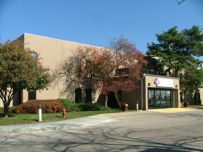 More Photos Of 890 S Garfield Ave, Libertyville Medical For Lease