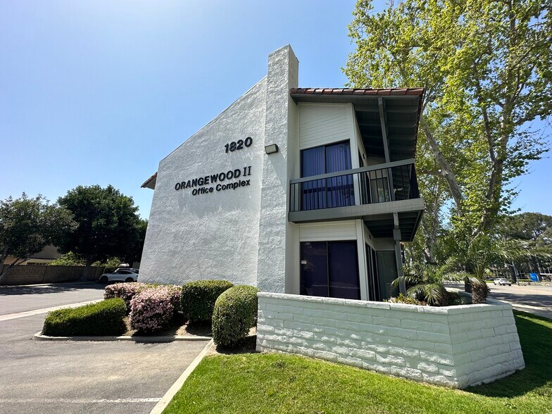 More Photos Of 1820 W Orangewood Ave, Orange Office For Lease