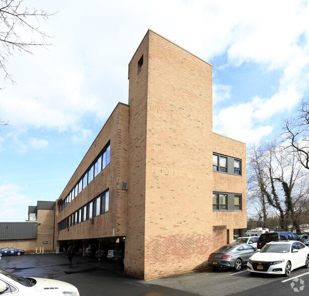 More Photos Of 77 Quaker Ridge Rd, New Rochelle General Retail For Lease