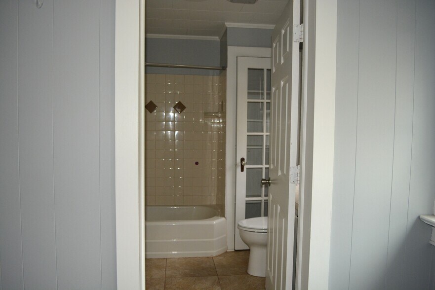 More Photos Of 579 West St, Pittsboro Office For Lease
