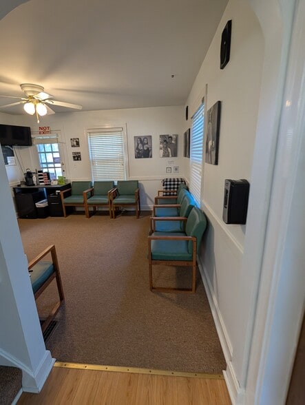 More Photos Of 4816 Greenwood Rd, Louisville Medical For Lease