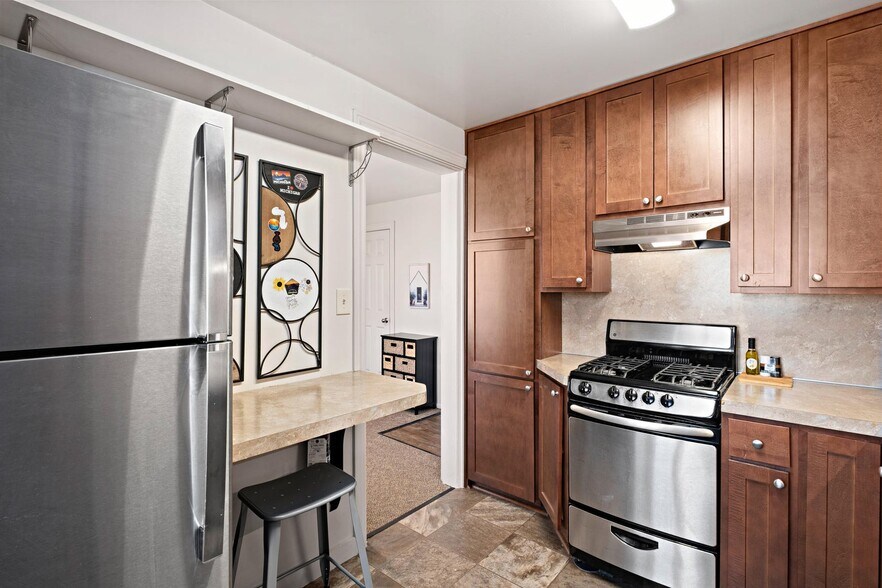 More Photos Of 22 Crescent St, Grand Rapids Apartments For Sale