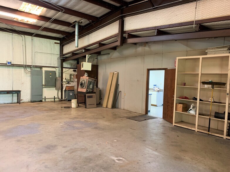 More Photos Of 6887 State Highway 31 E, Murchison Warehouse For Sale