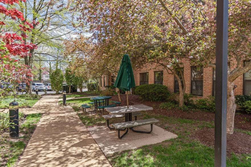 More Photos Of 6408 Grovedale Dr, Franconia Medical For Sale