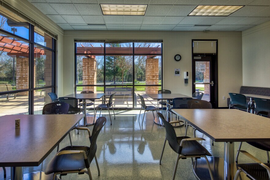 More Photos Of 2700 Fulton Ave, Sacramento Office For Sale