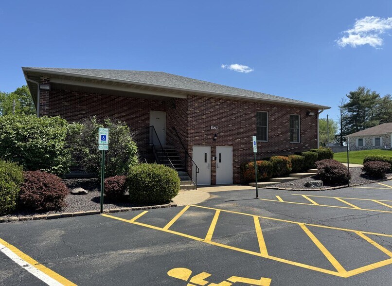 More Photos Of 100 Springfield Ct, O'Fallon Medical For Lease