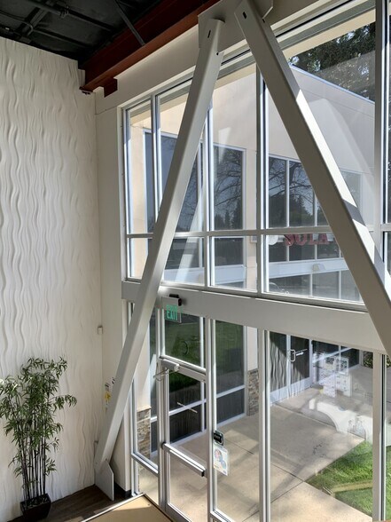 More Photos Of 947 Enterprise Dr, Sacramento Office For Lease