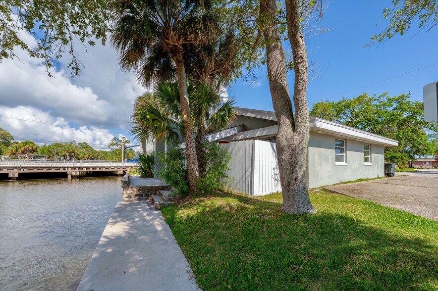 More Photos Of 2763 S Ridgewood Ave, South Daytona Office For Sale