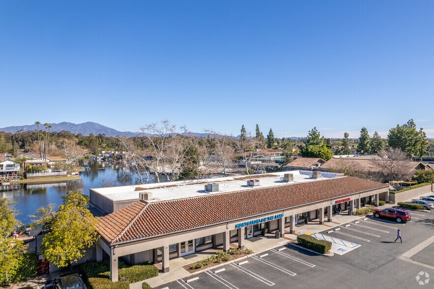 More Photos Of 24301 Muirlands Blvd, Lake Forest Freestanding For Lease