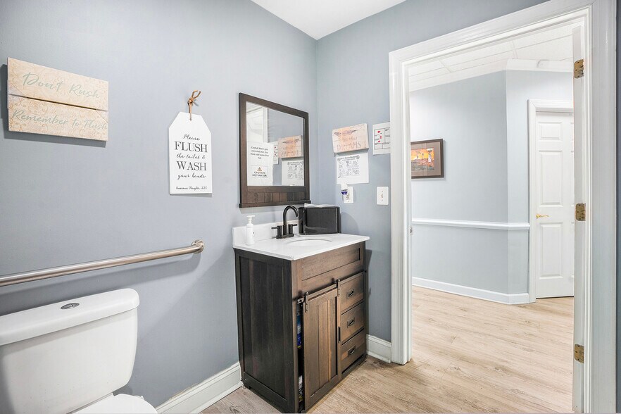 More Photos Of 7901-7915 Belle Point Dr, Greenbelt Office For Sale