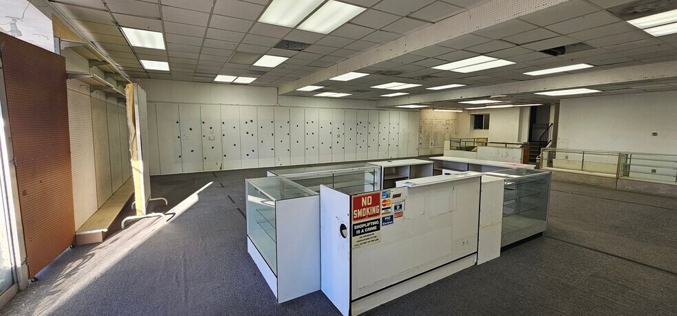 More Photos Of 2516 Wilshire Blvd, Santa Monica General Retail For Lease