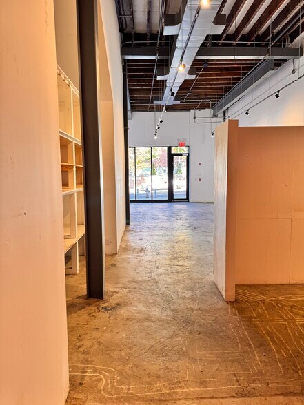 More Photos Of 321 Starr St, Brooklyn Storefront For Lease