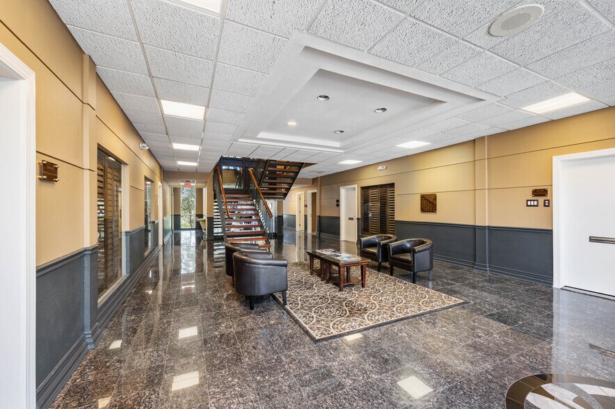 More Photos Of 8100 Broadway St, San Antonio Office For Sale