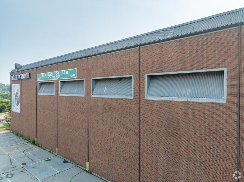 More Photos Of 44 Frid St, Hamilton Showroom For Lease