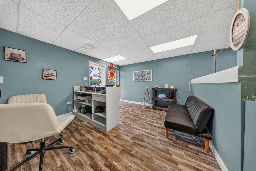 More Photos Of 848 W Johnson Dr, Terre Haute Storefront Retail Office For Sale