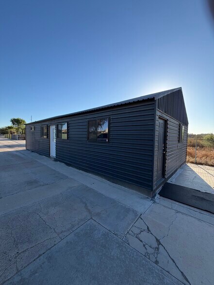 More Photos Of 1974 E Deer Valley Rd, Phoenix Contractor Storage Yard For Sale