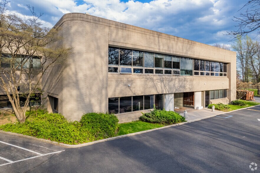 More Photos Of 3111 New Hyde Park Rd, New Hyde Park Medical For Lease