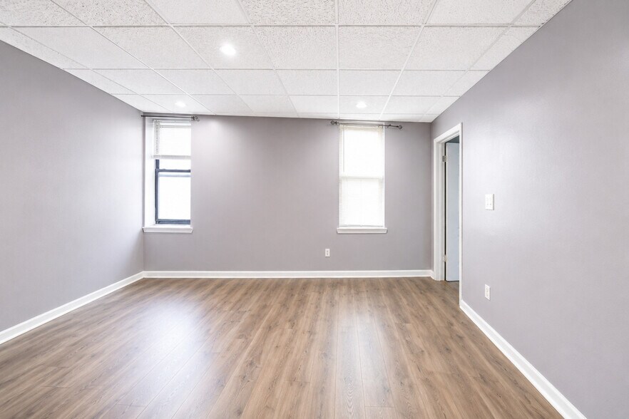 More Photos Of 64-19 Myrtle Ave, Ridgewood Freestanding For Sale