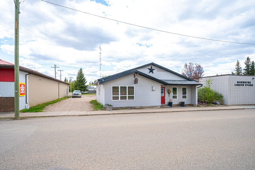 More Photos Of 23 Railway Av, Marwayne Storefront For Sale