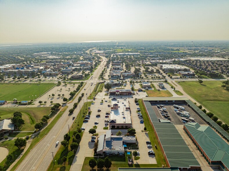 More Photos Of 8351 Justin Rd, Double Oak Veterinarian Kennel For Sale